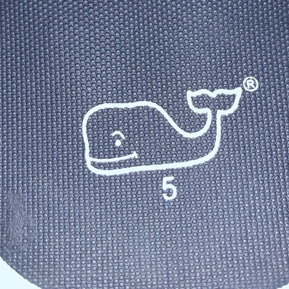 NEW VINEYARD VINES whale flip flops sandals boys size 5 - Picture 5 of 8